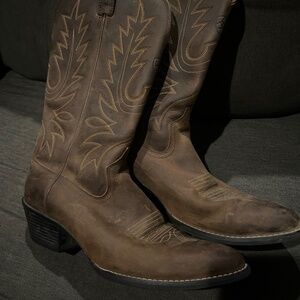 Size 8.5B ariat boots nwot